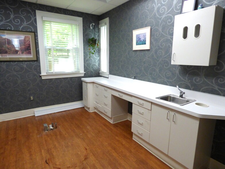 More Photos Of 758 Farmington Ave, West Hartford Medical For Lease