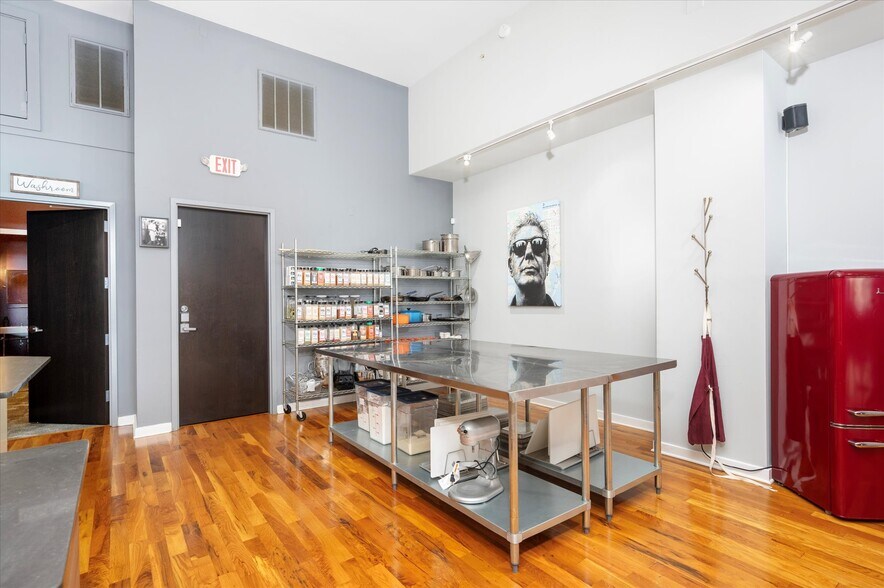 More Photos Of 7322 Madison Ave, Forest Park Storefront Retail Residential For Sale