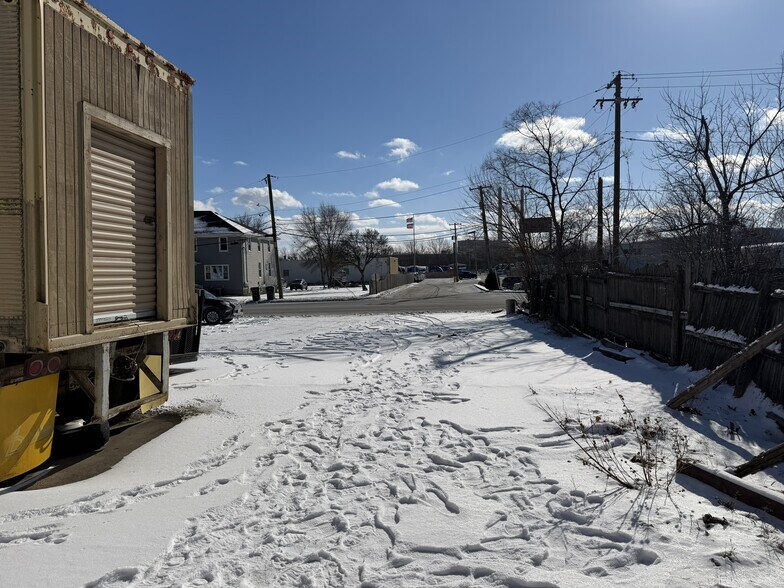 More Photos Of 1027 Moen Ave, Rockdale Warehouse For Lease