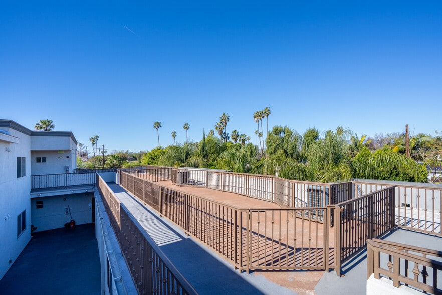 More Photos Of 7203 Rubio Ave, Lake Balboa Apartments For Sale