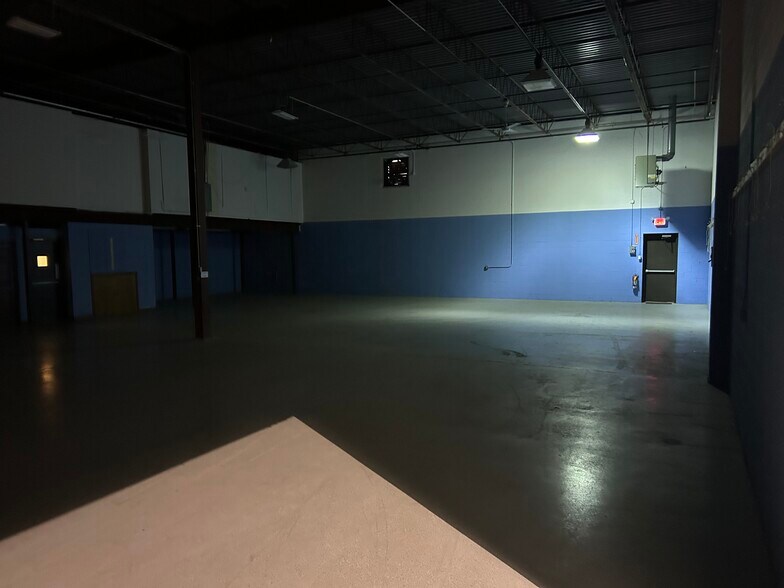 More Photos Of 80 Grace Dr, Hurricane Warehouse For Lease