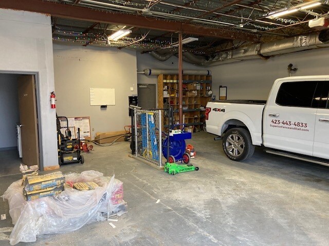 More Photos Of 900 Creekside Rd, Chattanooga Light Distribution For Sale