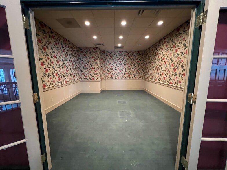 More Photos Of 39 2nd St NW, Hickory Office For Sale