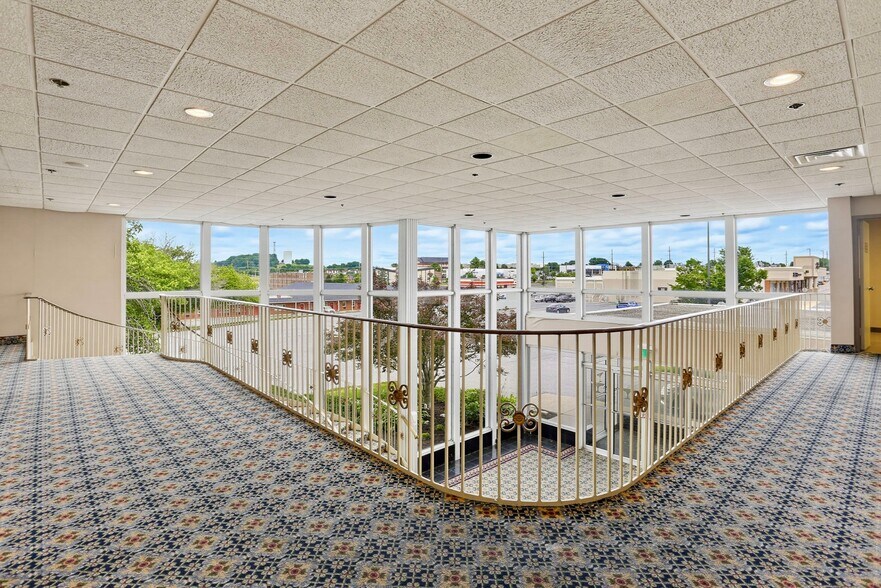 More Photos Of 505 Jermor Ln, Westminster Restaurant For Lease