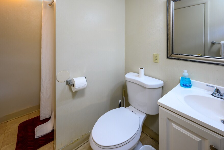 More Photos Of 109455 Highway 97 N, Chemult Hotel For Sale