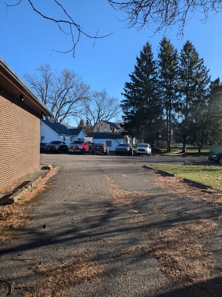 More Photos Of 219 1/2 Tompkins St, Cortland Freestanding For Sale