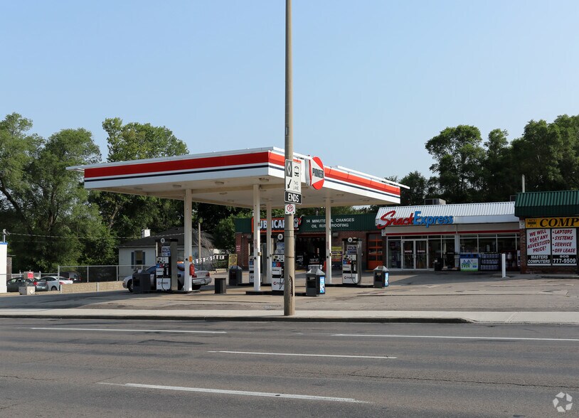 More Photos Of 610 King St W, Hamilton Freestanding For Lease
