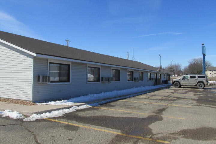 More Photos Of 2102 E Main St, Albert Lea Hotel For Sale