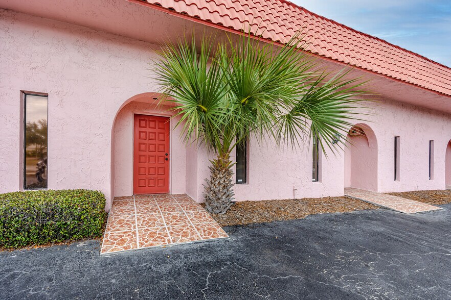 More Photos Of 6449 38th Ave, Saint Petersburg Medical For Lease