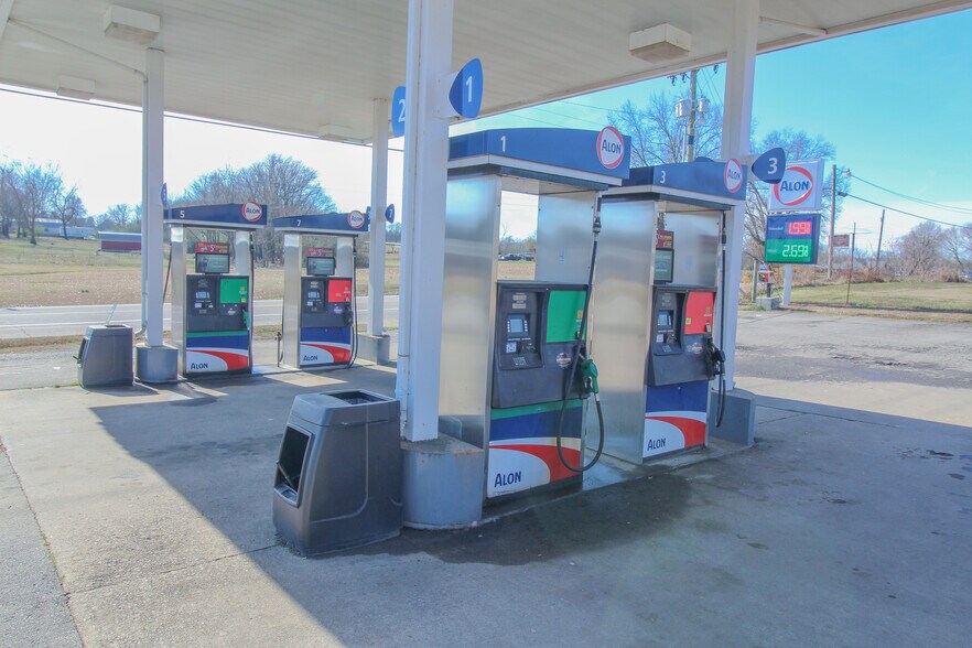 More Photos Of 7 W Kibler Hwy, Van Buren Service Station For Sale