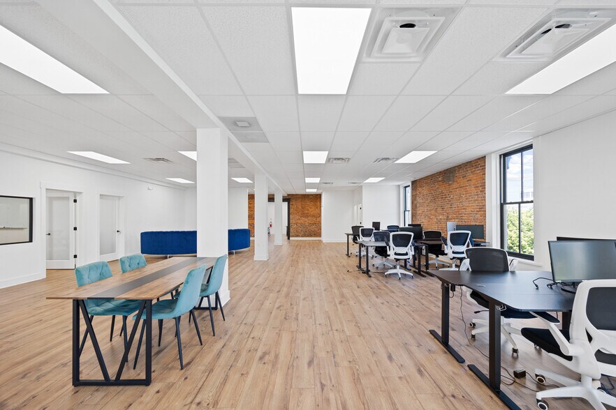 More Photos Of 227 Pearl St, New Albany Office For Lease