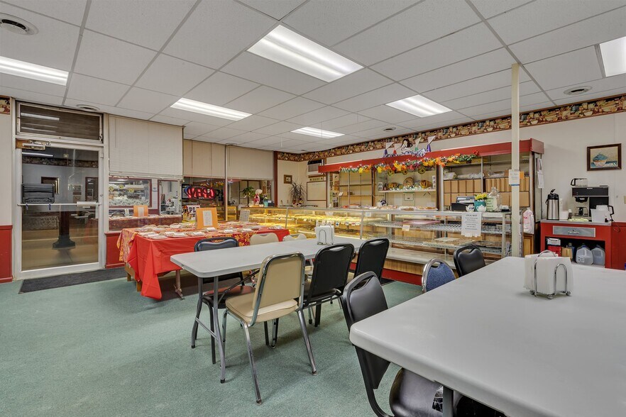 More Photos Of 531 Railroad Ave, Albany General Retail For Sale