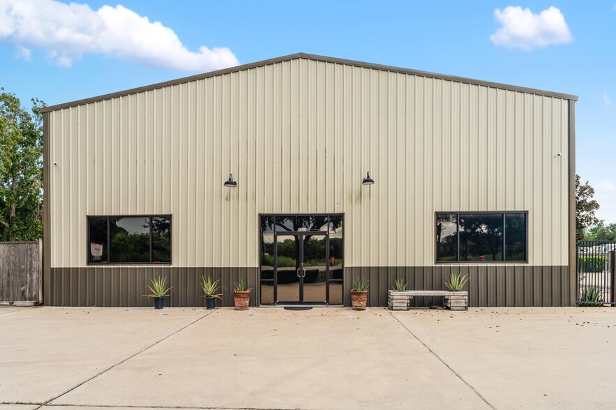 More Photos Of 6927 Highway 36 S, Rosenberg Office For Lease