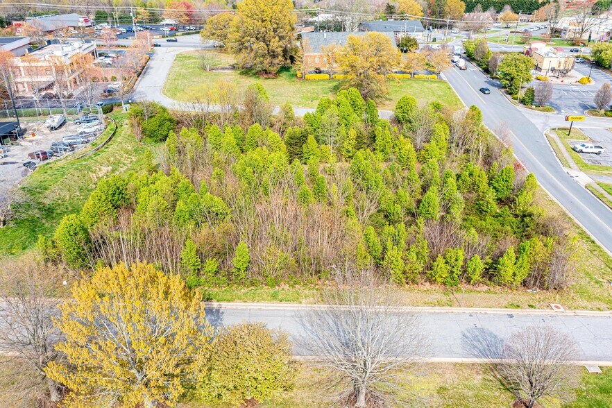 More Photos Of 1043 11th Blvd SE ave, Hickory Land For Sale