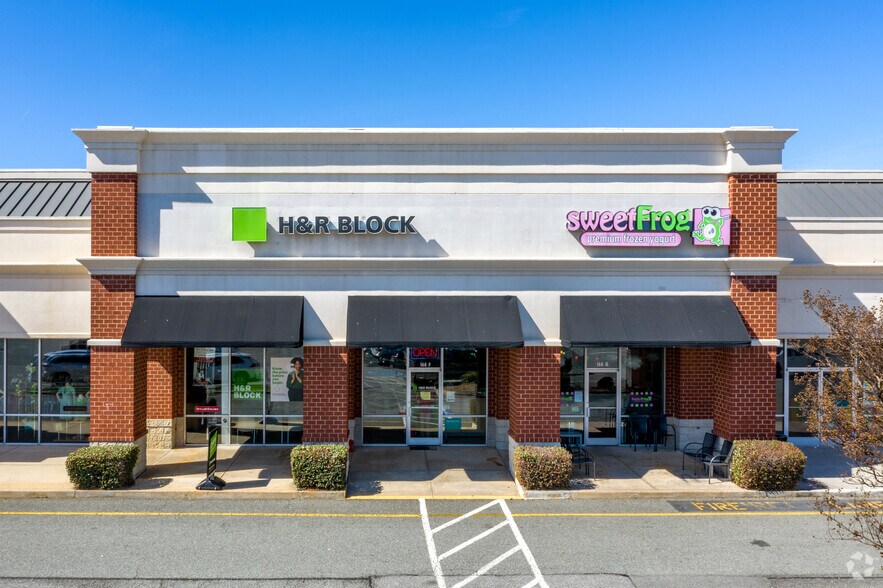 More Photos Of 168 Norman Station Blvd, Mooresville General Retail For Lease