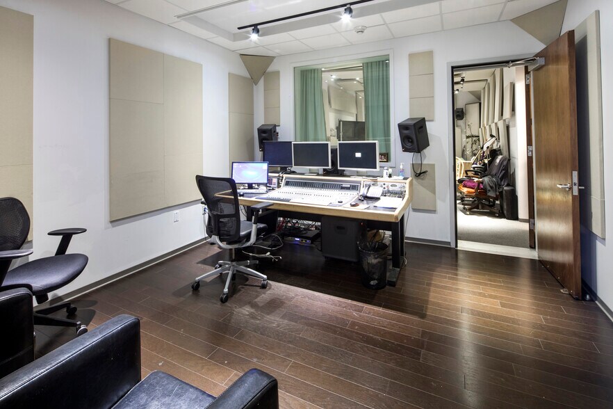 More Photos Of 610 N Hollywood Way, Burbank Loft Creative Space For Sale