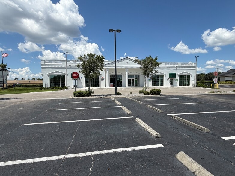 Primary Photo Of 9281 College Pkwy, Fort Myers General Retail For Lease