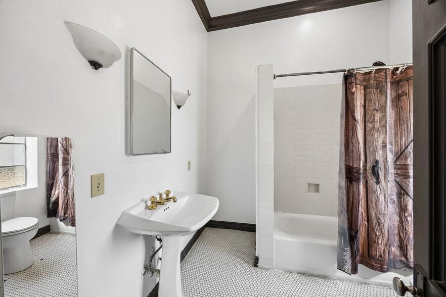 More Photos Of 2602 Kings Rd, Dallas Religious Facility For Sale
