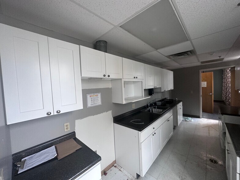 More Photos Of 314 Park St, Fulton Office For Sale