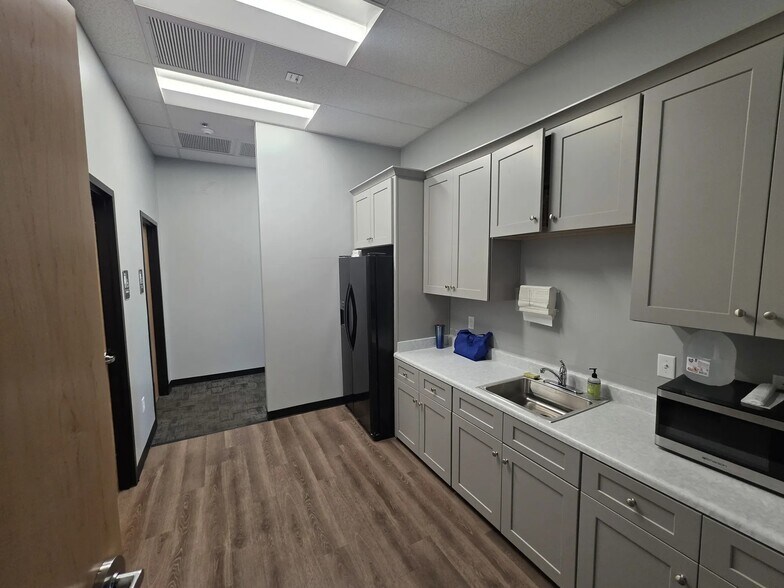 More Photos Of 1031 W Melody Ave, Gilbert Warehouse For Lease