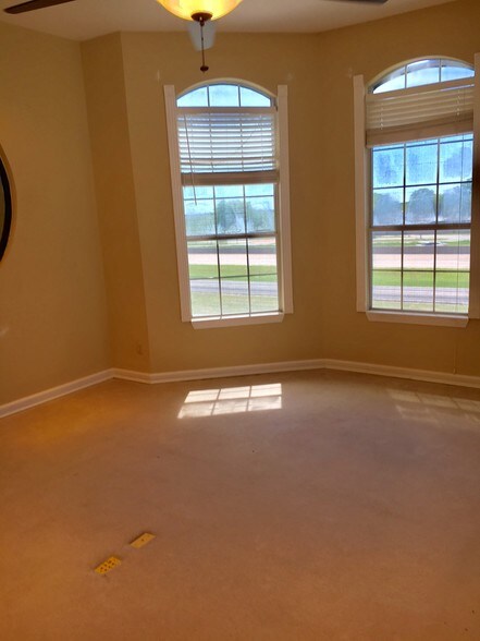 More Photos Of 15048 US Highway 75, Van Alstyne Specialty For Lease