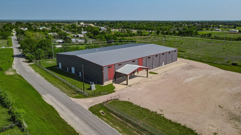 Primary Photo Of 21930 Kathy Fleming Rd, Navasota Warehouse For Lease