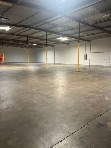 More Photos Of 2821 Pomona Blvd, Pomona Warehouse For Lease