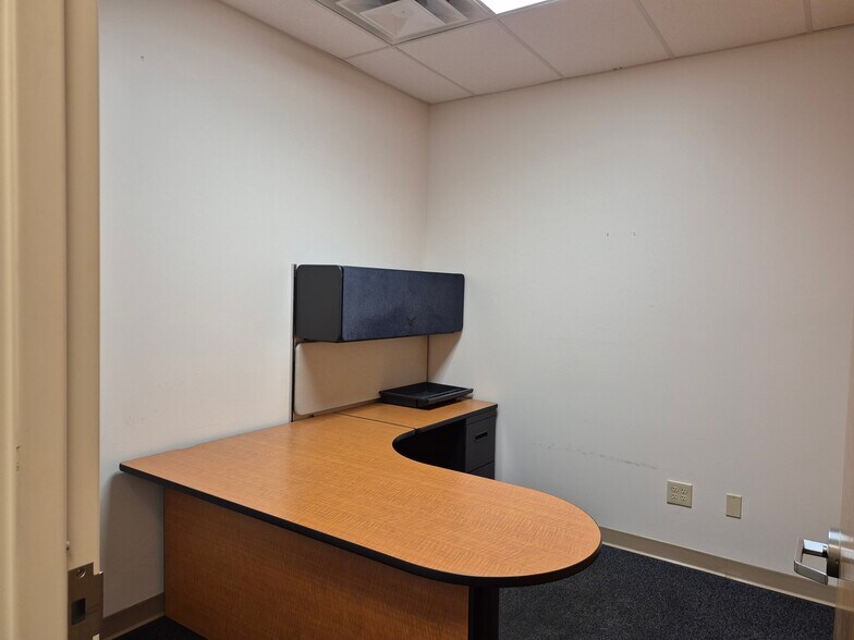 More Photos Of 942 Cherry St, Blanchester Unknown For Lease