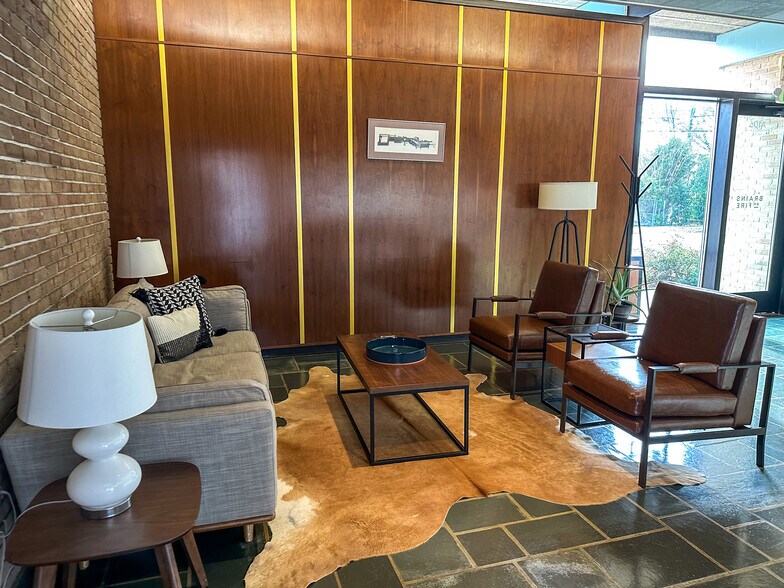 More Photos Of 556 Perry Ave, Greenville Storefront Retail Office For Lease