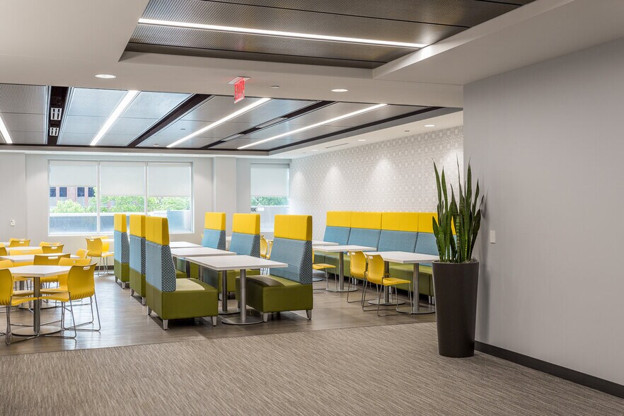 More Photos Of 658 S 4th St, Louisville Medical For Lease