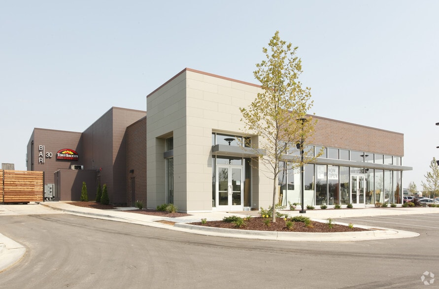 More Photos Of 2300-2328 Showtime Dr, Lansing Restaurant For Lease