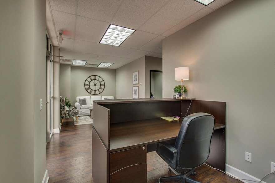 More Photos Of 212 Overlook Cir, Brentwood Office For Sale