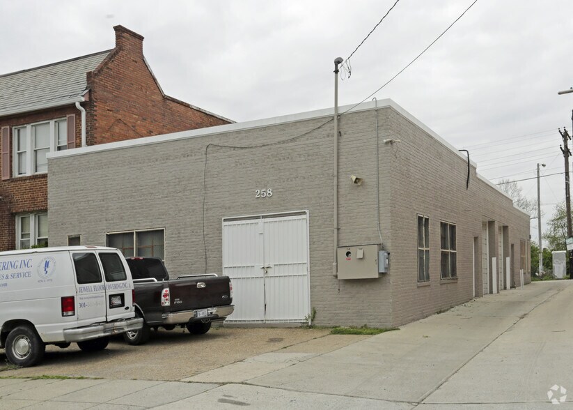 Primary Photo Of 258 35th St NE, Washington Warehouse For Sale
