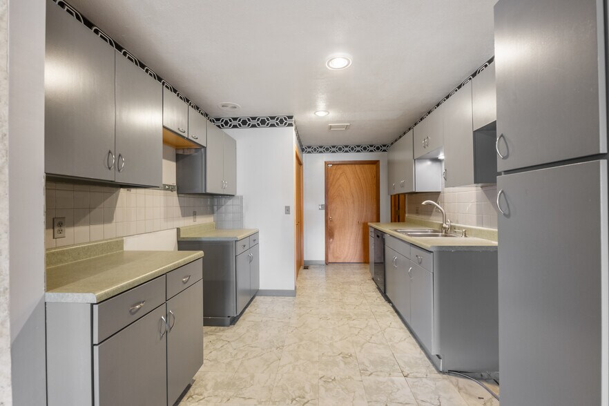 More Photos Of 106 Shadybrook Dr, Cheney Office For Sale