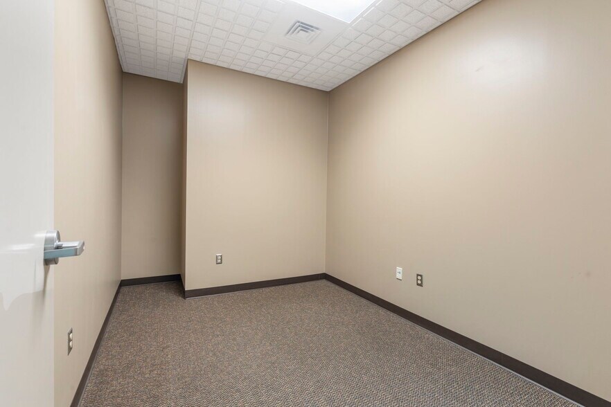 More Photos Of 909 E Republic Rd, Springfield Office For Lease