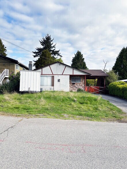 More Photos Of 15855 Vine Av, White Rock Land For Sale
