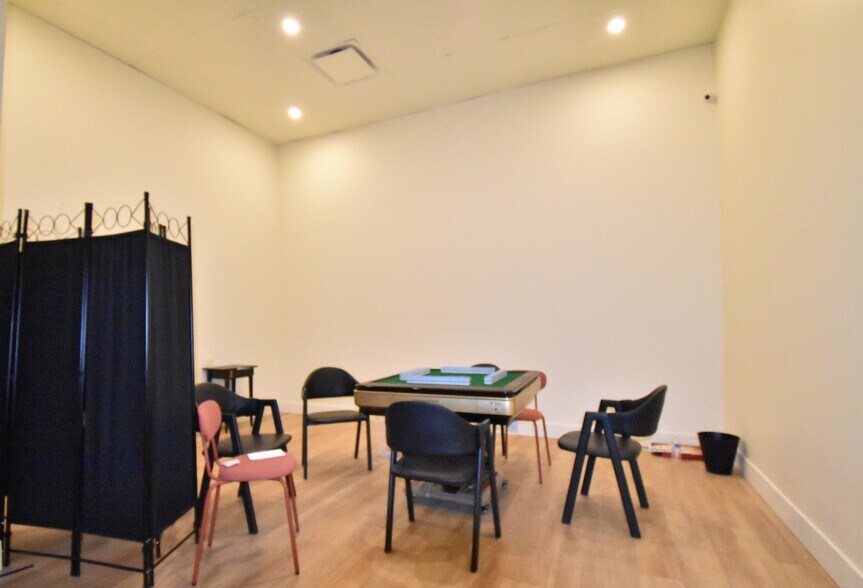More Photos Of 4731 Garden City Rd, Richmond Storefront For Lease