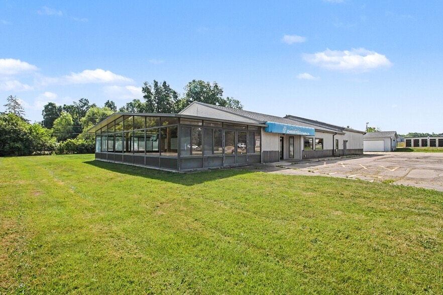 More Photos Of 6017 W Pierson Rd, Flushing Freestanding For Sale