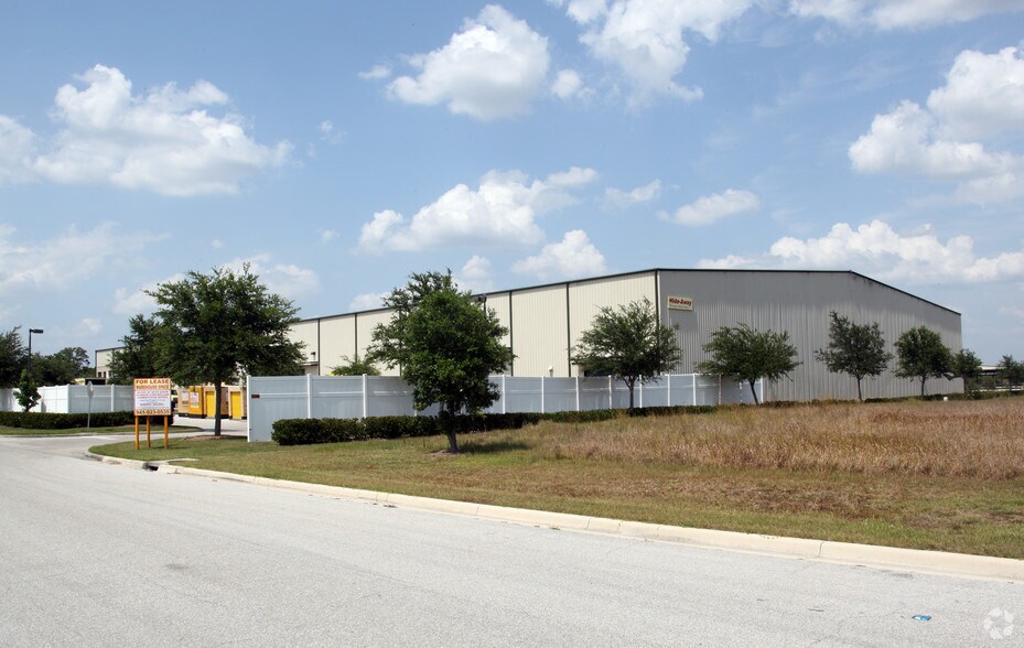 More Photos Of 6791 28th St Cir E, Sarasota Warehouse For Lease