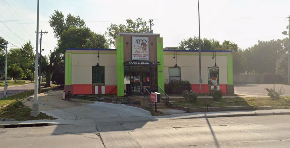 Primary Photo Of 1200 S Minnesota Ave, Sioux Falls Restaurant For Sale
