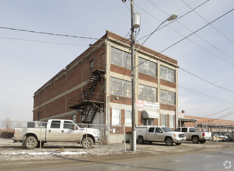 More Photos Of 1350 Woodswether Rd, Kansas City Warehouse For Lease
