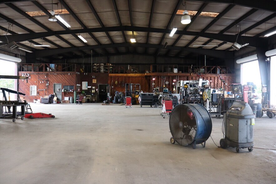 More Photos Of 1530 Parker Ln, Enterprise Warehouse For Lease