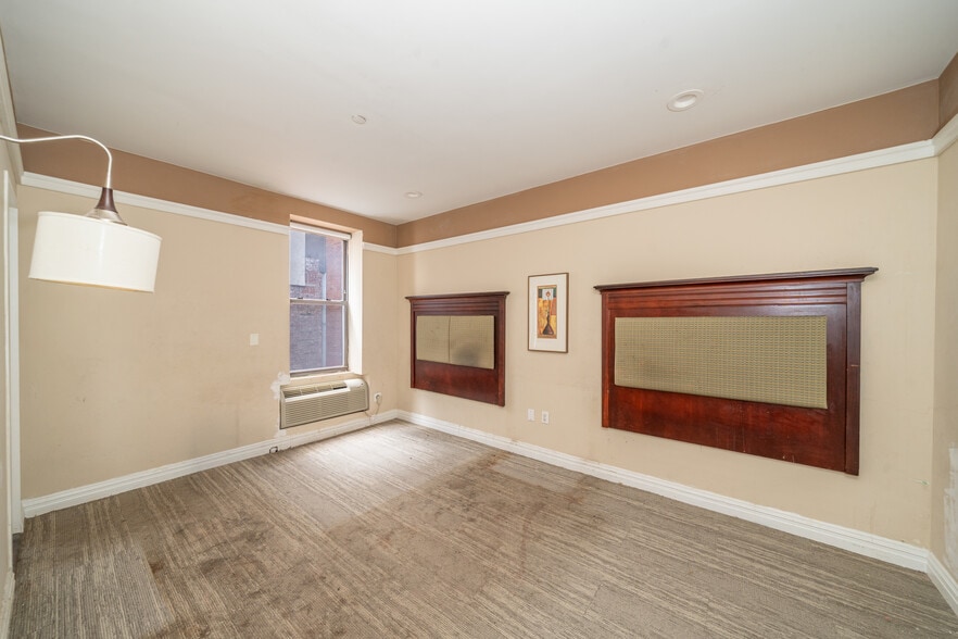 More Photos Of 129 W 46th St, New York Hotel For Sale