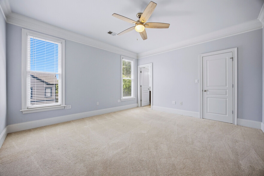More Photos Of 574 East Ave NE, Atlanta Specialty For Sale