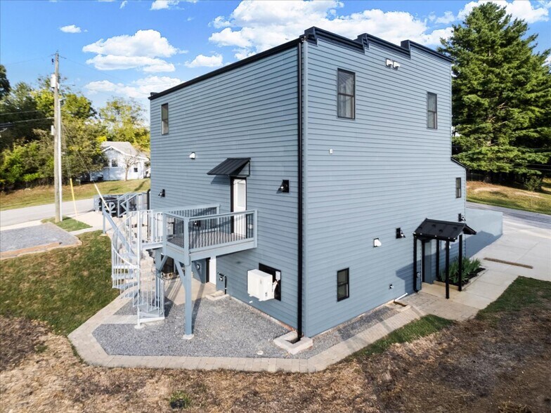 More Photos Of 901 8th St, Radford Apartments For Sale