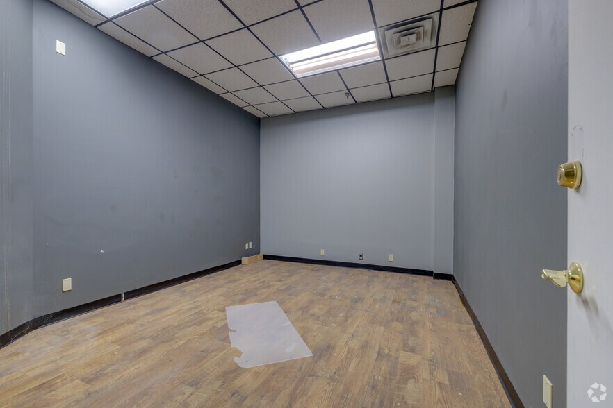 More Photos Of 1671 E 71st St, Tulsa Storefront For Sale