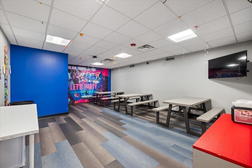 More Photos Of 7 S 4th St, Council Bluffs Health Club For Sale