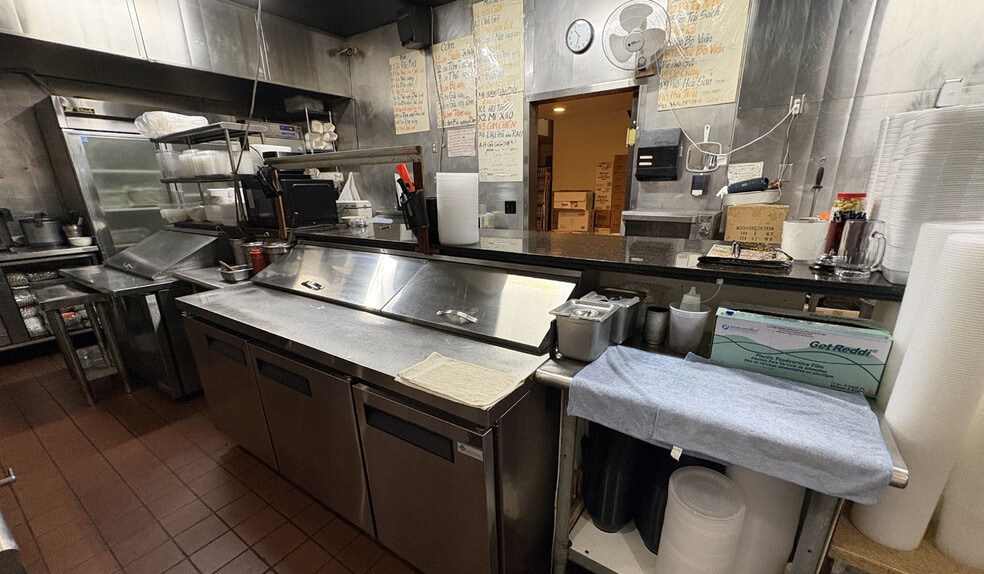 More Photos Of 3400 River Rd N, Salem Restaurant For Lease