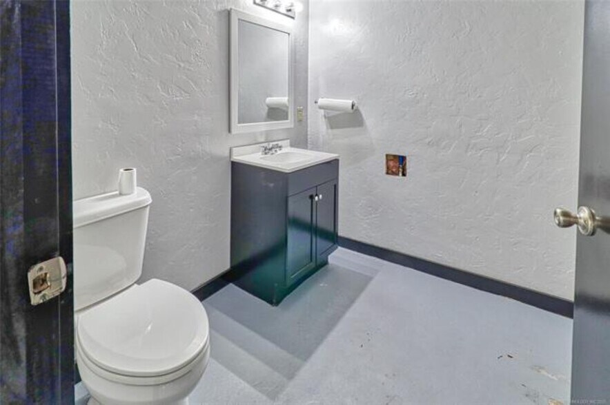 More Photos Of 111-117 S Main St, Eufaula Office For Sale