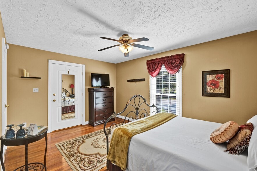 More Photos Of 110 Holy Cross Rd, Loretto Hospitality For Sale